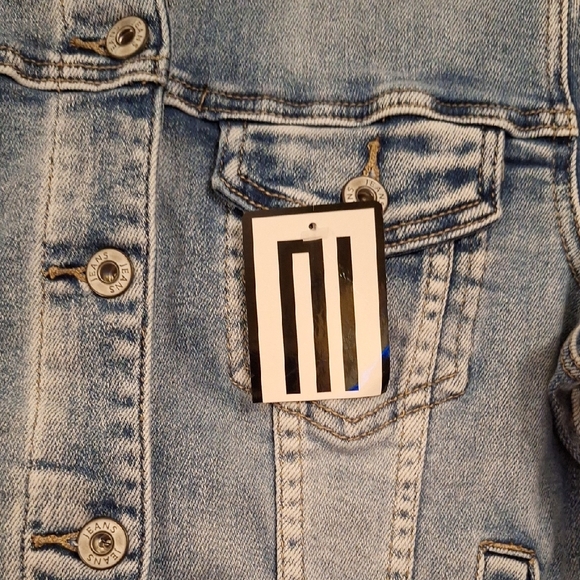 Edgy Denim Jacket with Skull Design On back. NWT Size Small - Picture 6 of 10